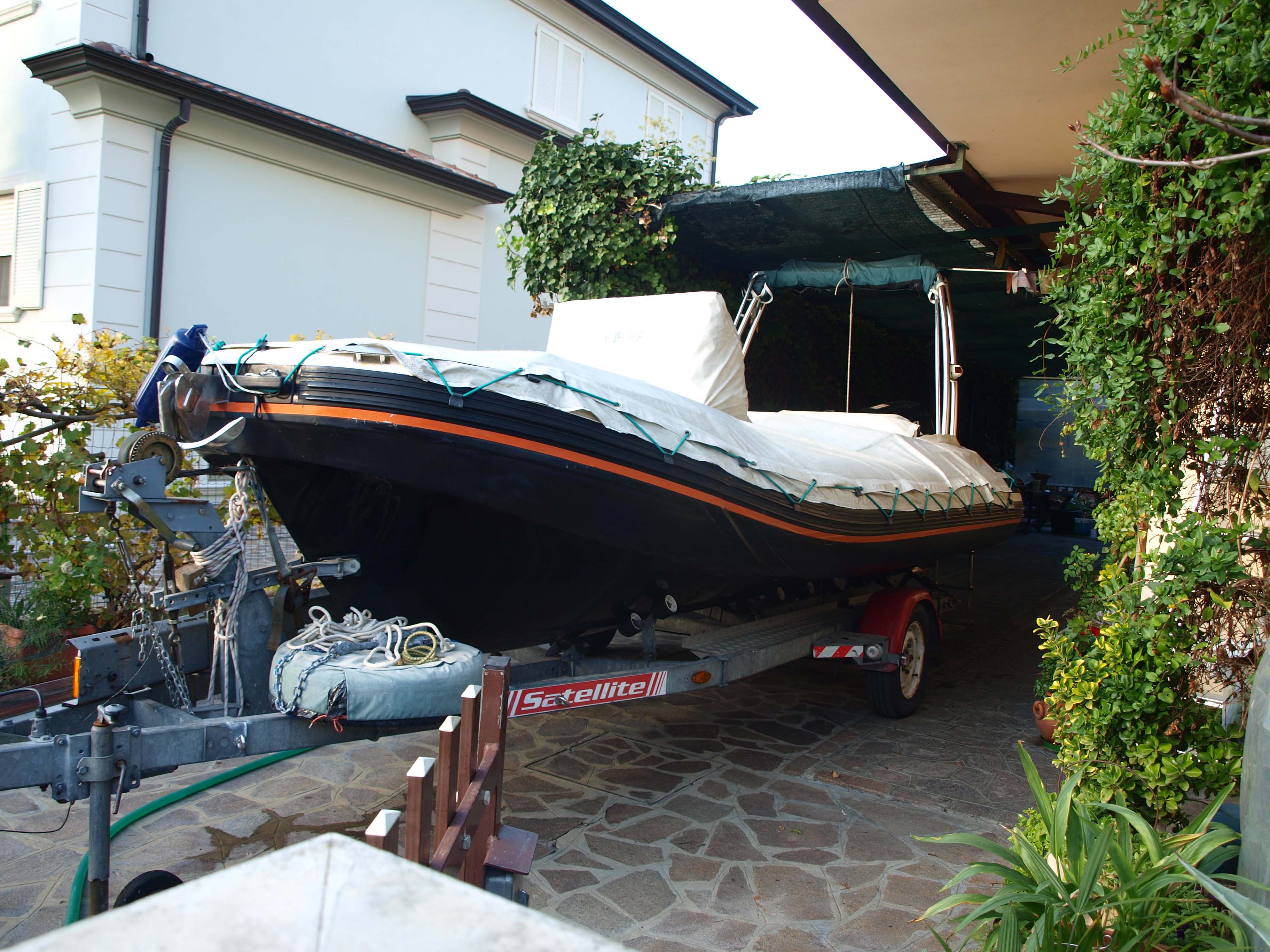 <<< VENDUTO >>> ZAR 53 + 115HP Suzuki + Carrello<br><a href=dettaglio.aspx?Id=5 >VAI ALLA SCHEDA</a>